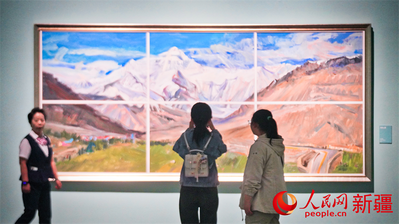 游客参观展览。人民网 李欣洋摄