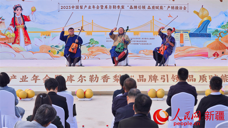 马头琴《万马奔腾》。人民网 李欣洋摄